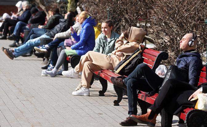 Москвичей ждет "коралловый" апрель