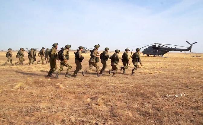 РФ перебросила к западным границам две армии и три соединения ВДВ