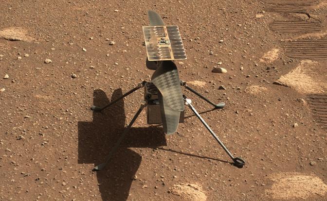 На фото: вертолет-дрон Ingenuity