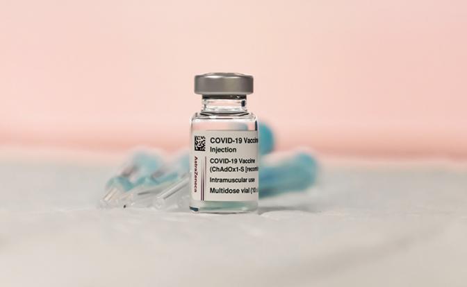 За неделю от прививок от коронавируса умерли 9 человек