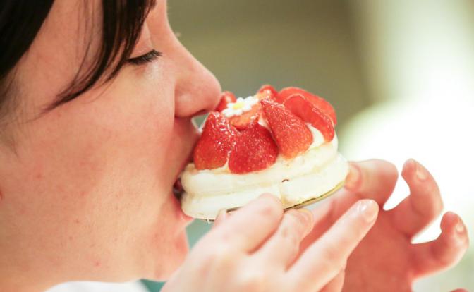 Диетолог раскрыла способ есть меньше сладкого