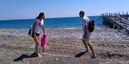 Пустынные пляжи, отели-призраки, шведский стол за стеклом, комендантский час: Отдых в Анталии в период пандемии весной 2021 года