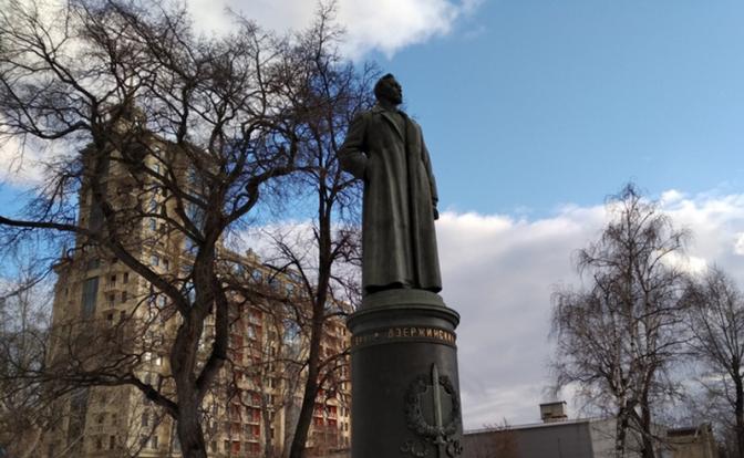 На фото: скульптура Вучетич Е.В. «Памятник Дзержинскому Феликсу Эдмундовичу» в парке "Музеон" в Москве