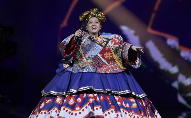 Нидерланды. Роттердам. Российская певица Manizha (на фото) во время выступления в финале 65-го международного конкурса песни "Евровидение" в концертном зале "Ахой".