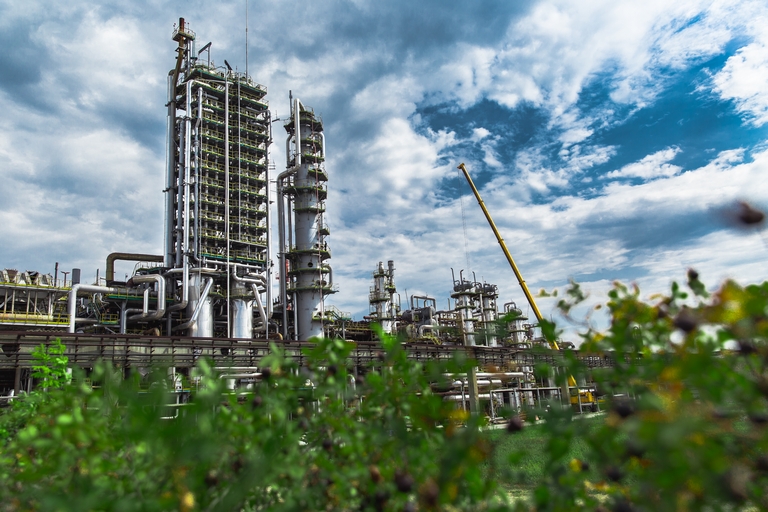 На фото: вид на агрегат производства аммиака