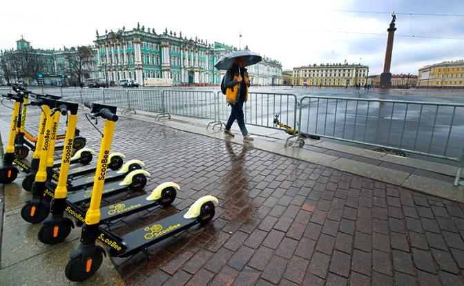 На фото: ограждения на Дворцовой площади в день несанкционированной акции сторонников Навального