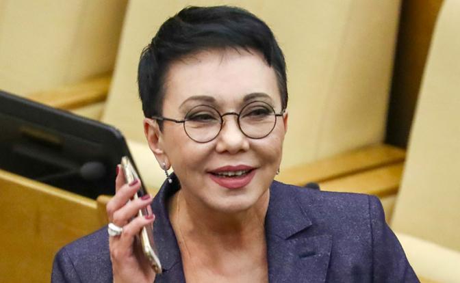 На фото: заместитель председателя комитета по регламенту и организации работы Госдумы РФ Лариса Шойгу на пленарном заседании Государственной думы РФ.