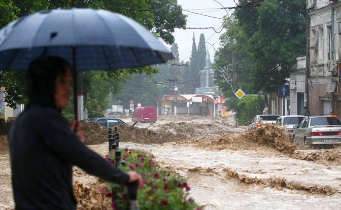 На фото: последствия ливней в Ялте