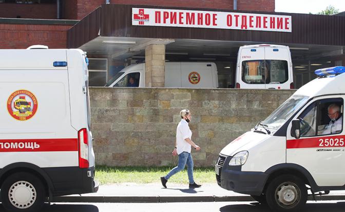 Московские больницы будут оказывать плановую помощь только вакцинированным