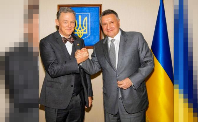 В Киеве указали на загадочную роль в отставке Авакова фото с новым главой миссии США