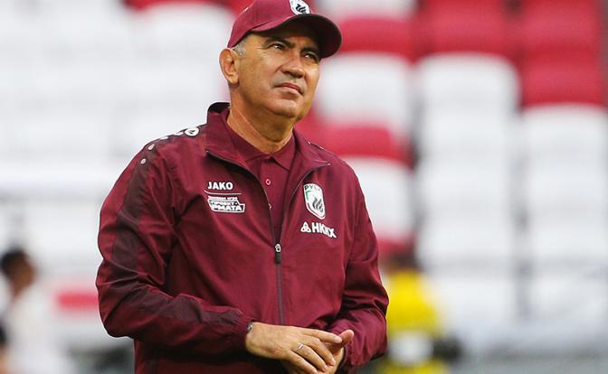 На фото: бывший главный тренер казанского «Рубина» и «Ростова» из Ростова-на-Дону Курбан Бердыев