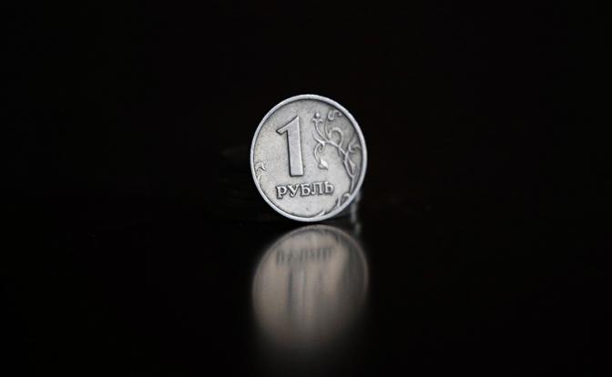 Аналитик перечислил «подводные камни», на которые может наткнуться рубль