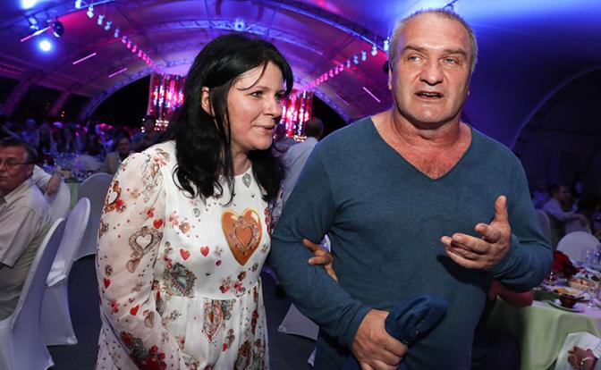 На фото: руководитель отдела по развитию туризма ГТК "Суздаль" Татьяна Савельева и актер Александр Балуев