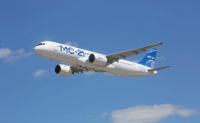 На фото: российский новейший пассажирский самолет МС-21