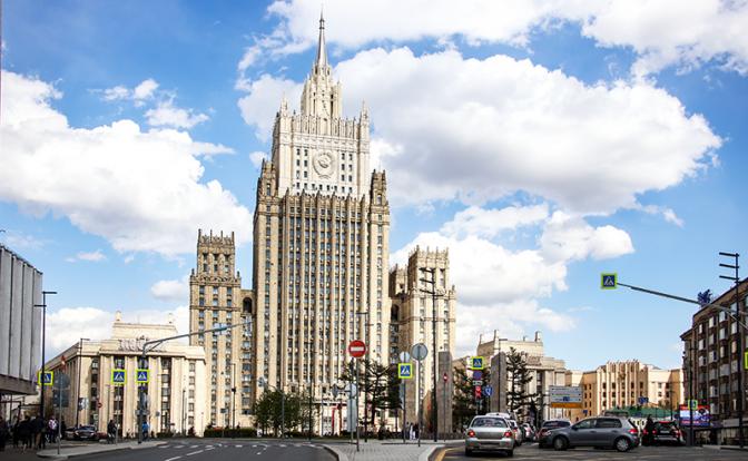 На фото: здание МИД России.