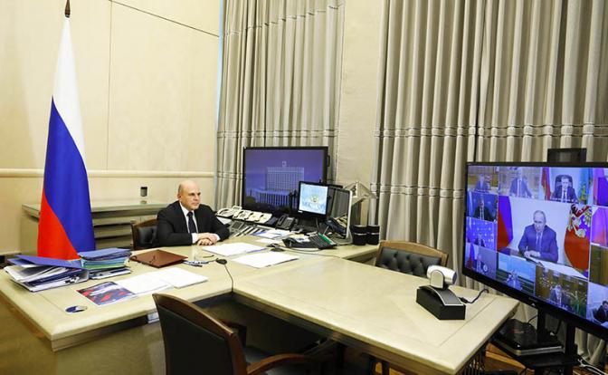 На фото: премьер-министр России Михаил Мишустин во время совещания президента России Владимира Путина с членами правительства в режиме видеоконференции.