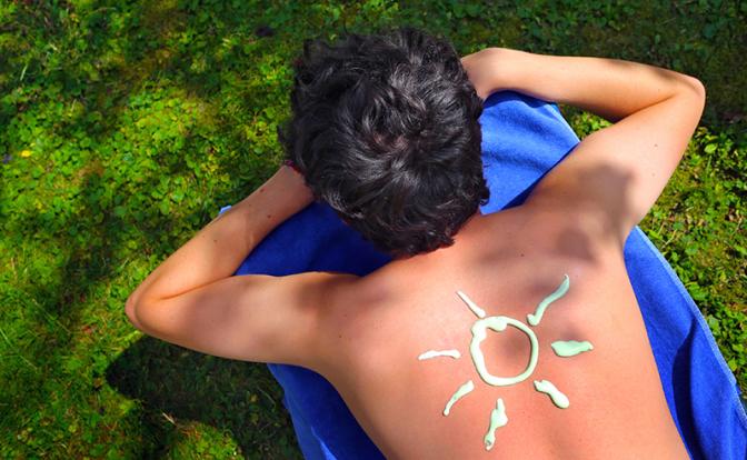 Врач предупредил о смертельной опасности «солнечных татуировок»