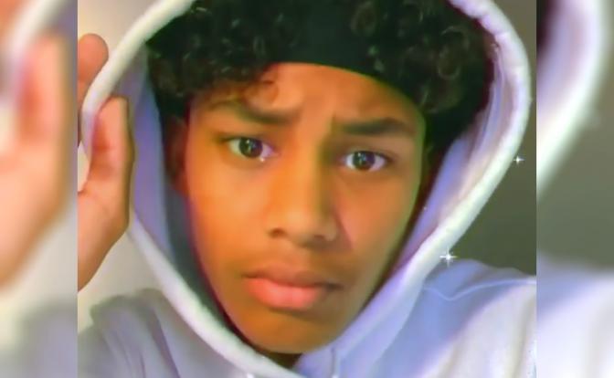 На фото: игрок нидерландского футбольного клуба "Аякс" Ноа Гессер