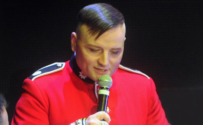 На фото: ведущий Алексей Остудин