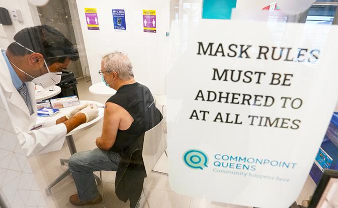 Администрация Байдена вступает в войну с “антиваксерами”