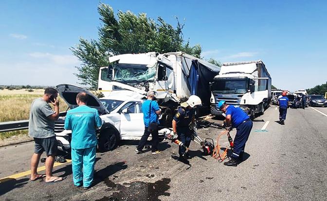 На месте ДТП с участием девяти автомобилей на трассе М-4 "Дон".