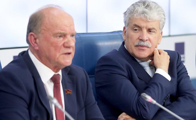 На фото: лидер КПРФ Геннадий Зюганов и кандидат в Госдуму РФ от КПРФ, директор "Совхоза имени Ленина" Павел Грудинин (слева направо).