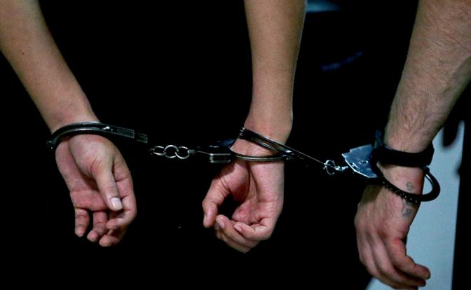 Жители Иркутской области похищали груз из фур прямо на ходу