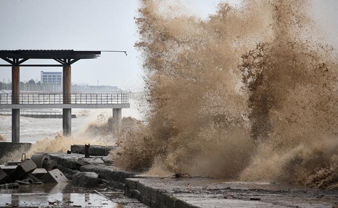 В Сочи разгуляется опасная штормовая стихия