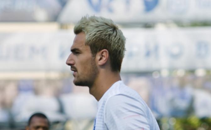 На фото: футболист Сильвие Бегич