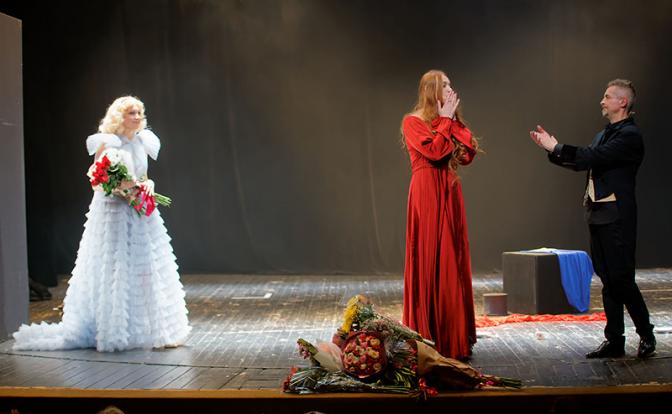 В МХАТе премьера - «Алиса без Кэрролла»