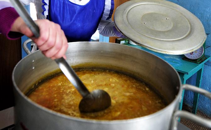 В Самаре школьников кормили супом с пауками