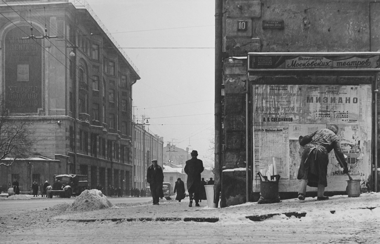  Будний день, 1960 .