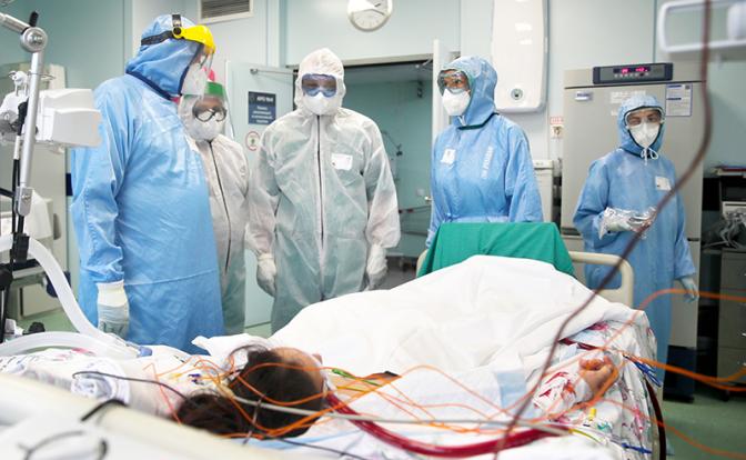 Более восьмисот человек за сутки умерло от коронавируса в России