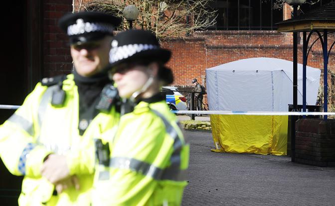 Британская полиция заявила о третьем отравителе Скрипаля из ГРУ
