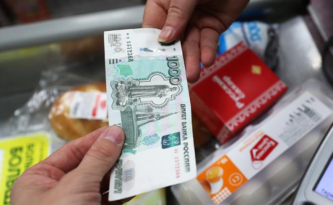 Эксперты узнали, сколько денег в неделю тратят россияне