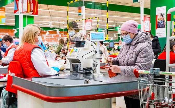 Эксперты узнали, сколько россияне в среднем тратят за один поход в магазин