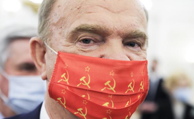 На фото: глава фракции КПРФ Геннадий Зюганов