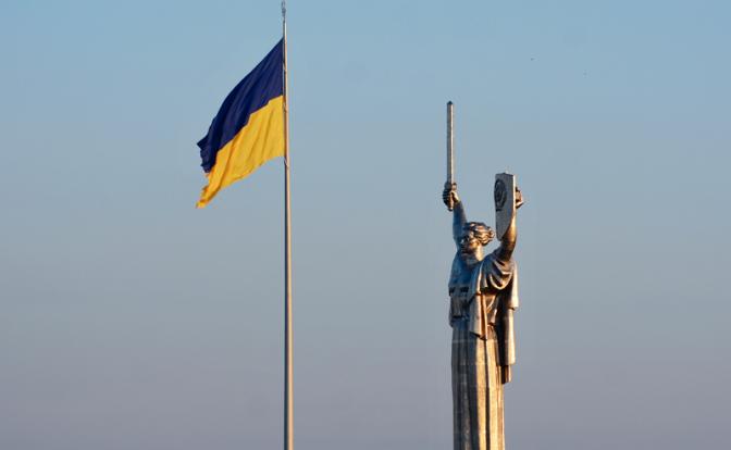 Эксперт: Киев готовится к войне