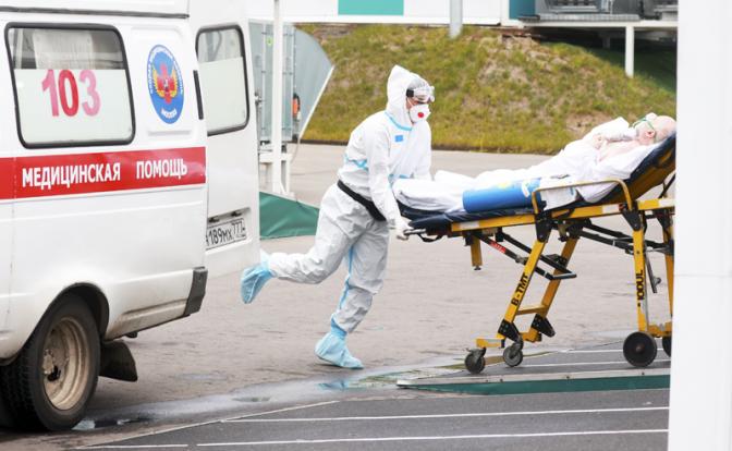 Коронавирусный ад в России: смертность продолжает бить рекорды