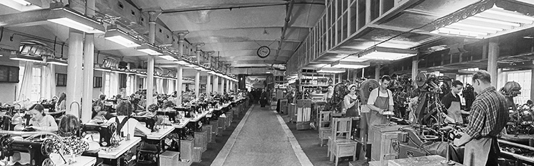 Обувная фабрика "Скороход". На фото: реконструированный цех, выпускающий мужскую модельную обувь.