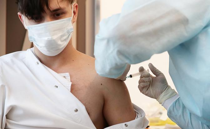 В Минздраве рассказали, почему не стоит ориентироваться на антитела при ревакцинации