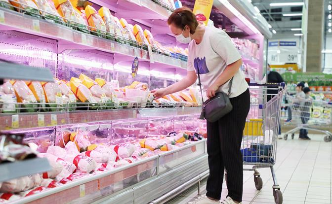 Эксперты узнали сумму, которую тратят россияне за один поход в магазин