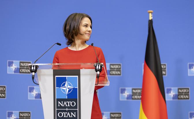 На фото: глава МИД ФРГ, сопредседатель германской партии «Союз-90»/Зелёные» Анналена Бербок