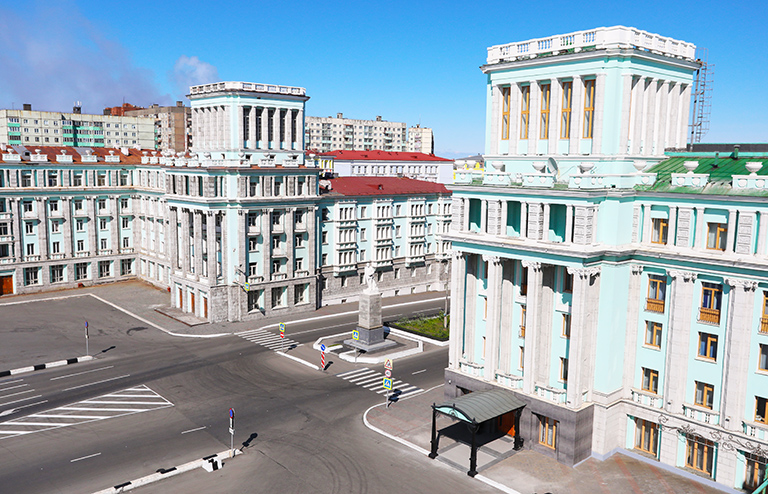 На фото: площадь Октябрьская. Будущее общественное пространство "БАШНЯ" (слева)