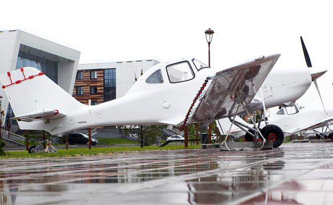 На фото: самолет T-500