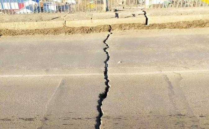 Во Владивостоке треснул мост