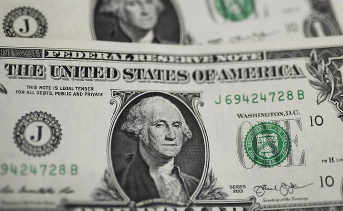 Покупать или продавать доллар: эксперт назвал комфортный уровень приобретения валюты