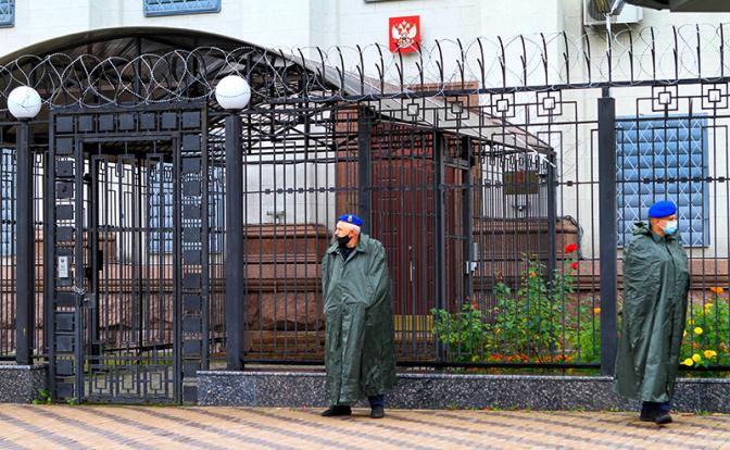 На фото: посольство РФ в Киеве, Украина