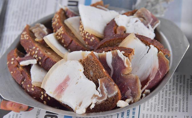 Названы продукты, защищающие иммунитет от омикрон-штамма коронавируса