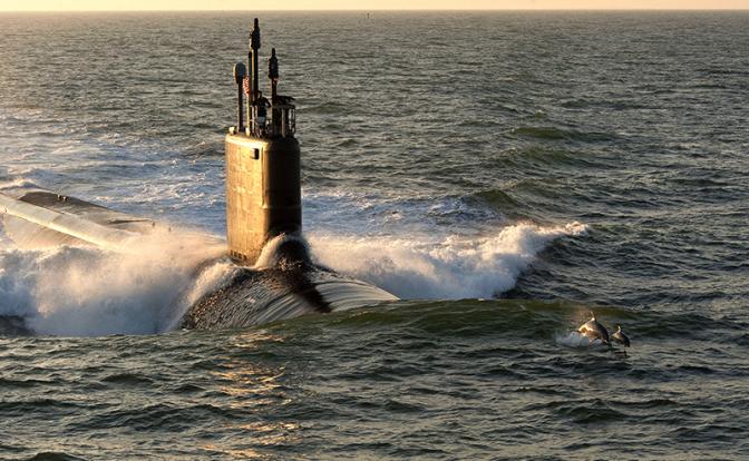 На фото: подводная лодка ВМС США класса "Вирджиния"